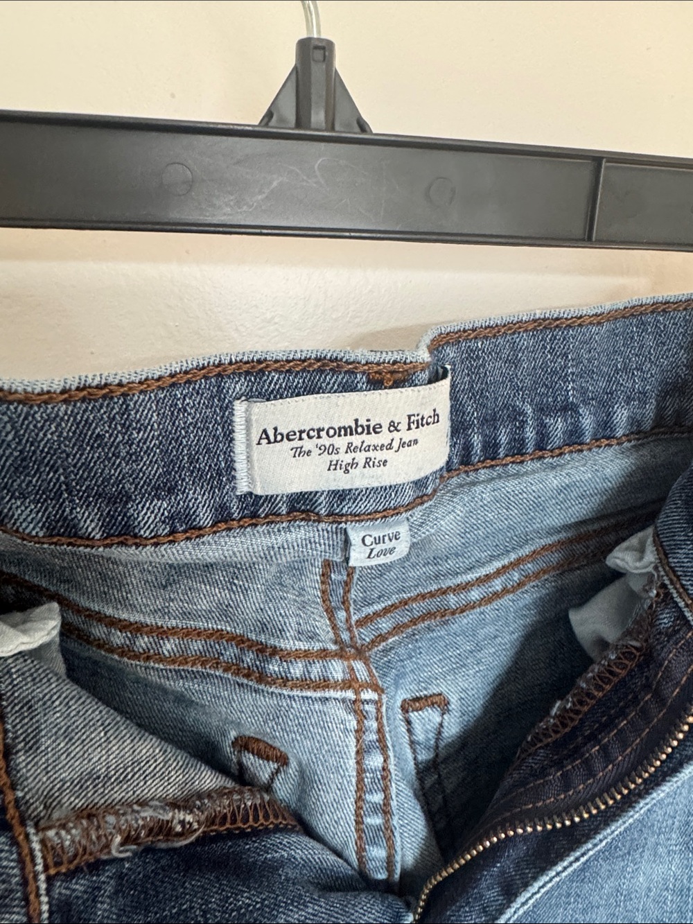 Abercrombie & Fitch 90’s  High Rise Relaxed Jeans